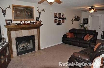 Family room : Photo taken from front door