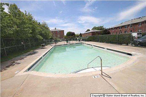 4th image of 924 Armstrong Ave APT 1-2