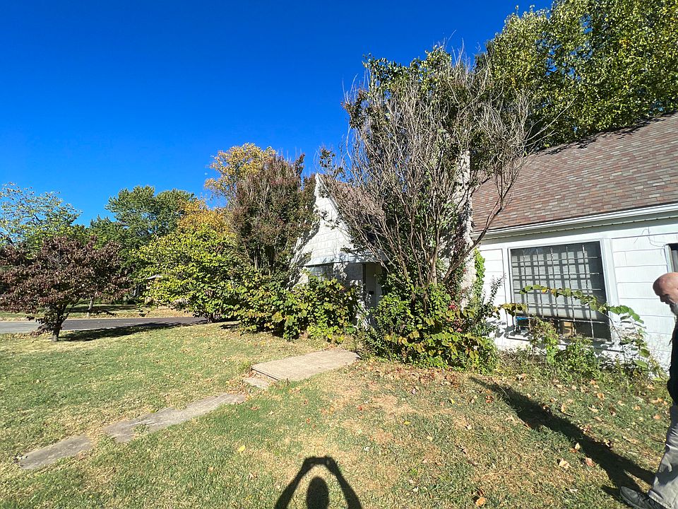 2nd image of 1001 E Sunshine Street