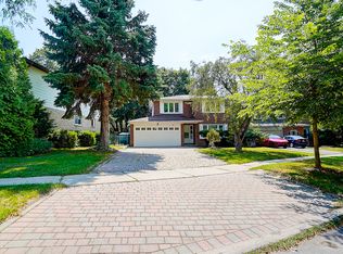 35 Wellesbourne Cres #1, Toronto, ON M2H1Y8