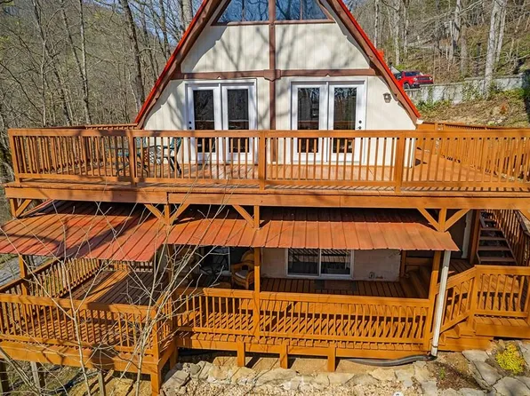 1061 Cherokee Dr, Smithville, TN 37166