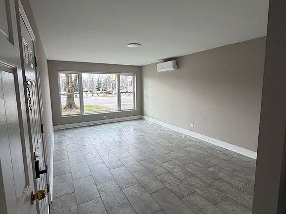 2nd image of 1407 E Roosevelt Rd #1B