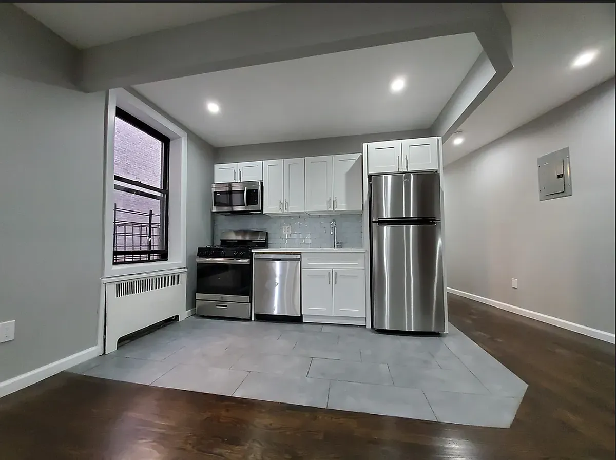 Building Photo - 2180 Bronx Park E #6E