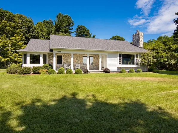 12395 E Woolsey Lake Rd, Northport, MI 49670