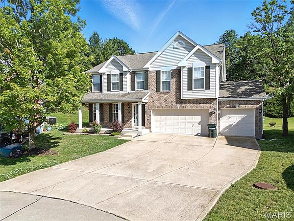 3rd image of 5886 Birchmont Place Dr