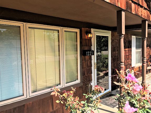 3rd image of 1223 Dakota St