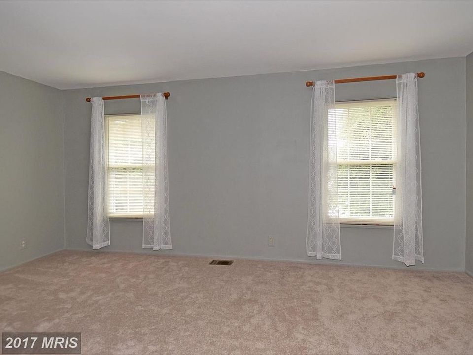 1st image of 106 E Cornell Dr