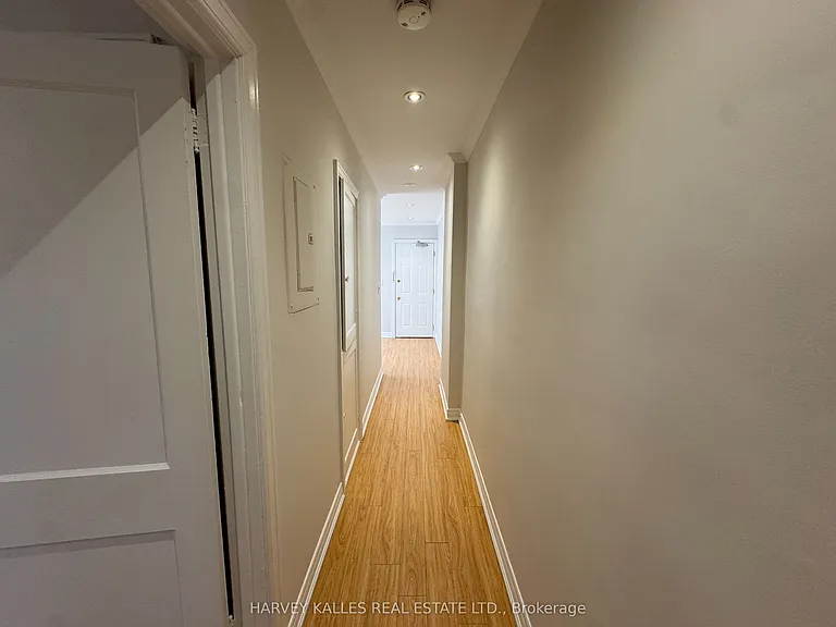 38 Strathgowan Ave #UPPER — Photo 5