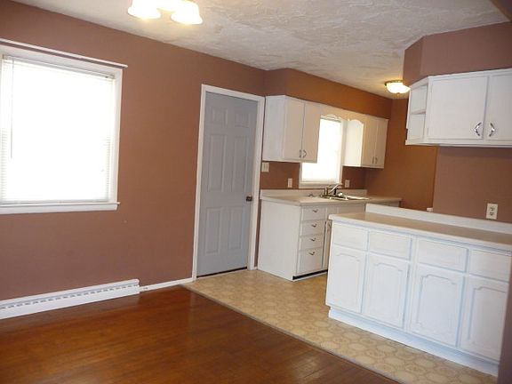 5th image of 2135 Crawford St