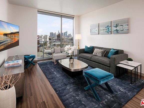 3rd image of 3033 W Wilshire Blvd #1006