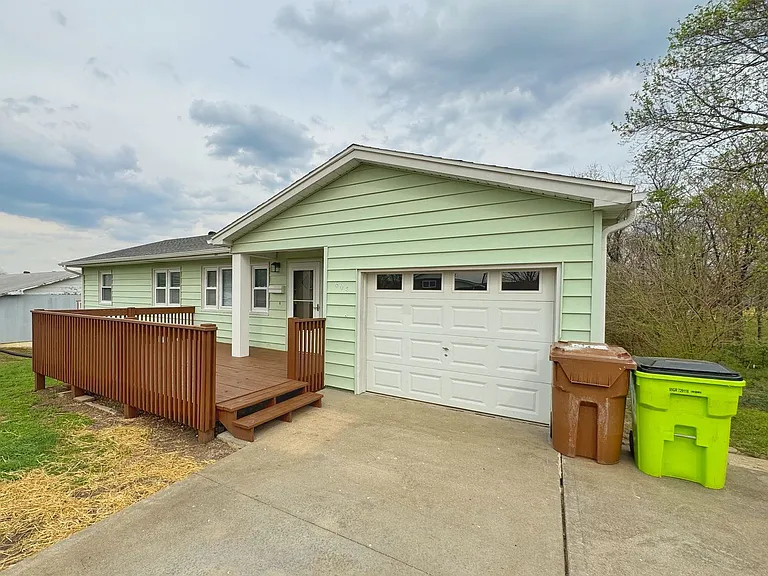 604 Summit Rd — Photo 2