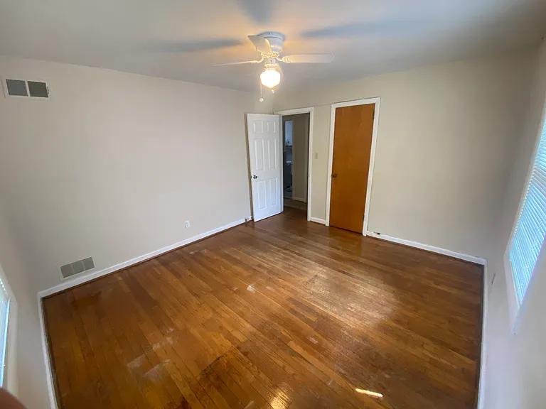 1533 Longwood Dr — Photo 2