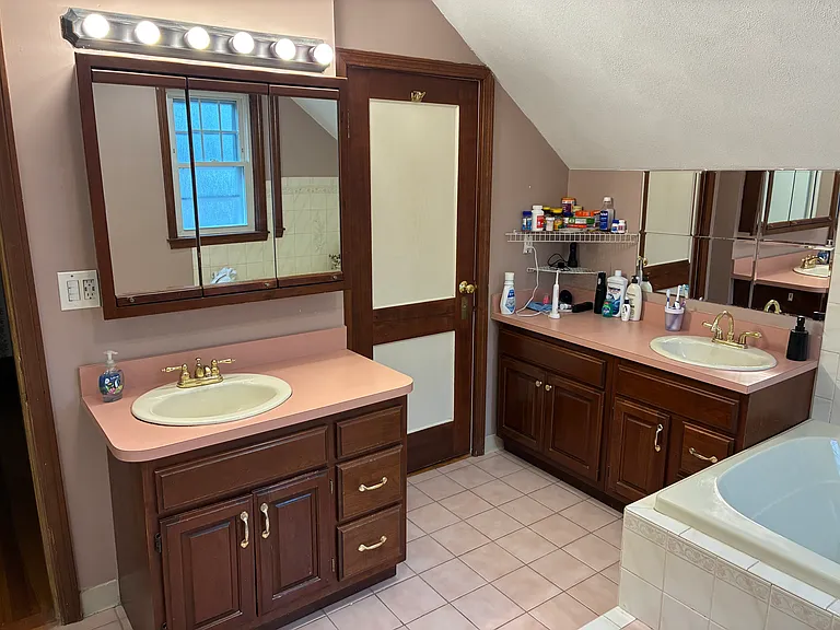 45 Waldemar Ave #2 — Photo 18