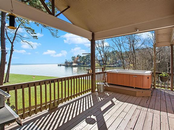 3rd image of 30 Lake Shore Dr