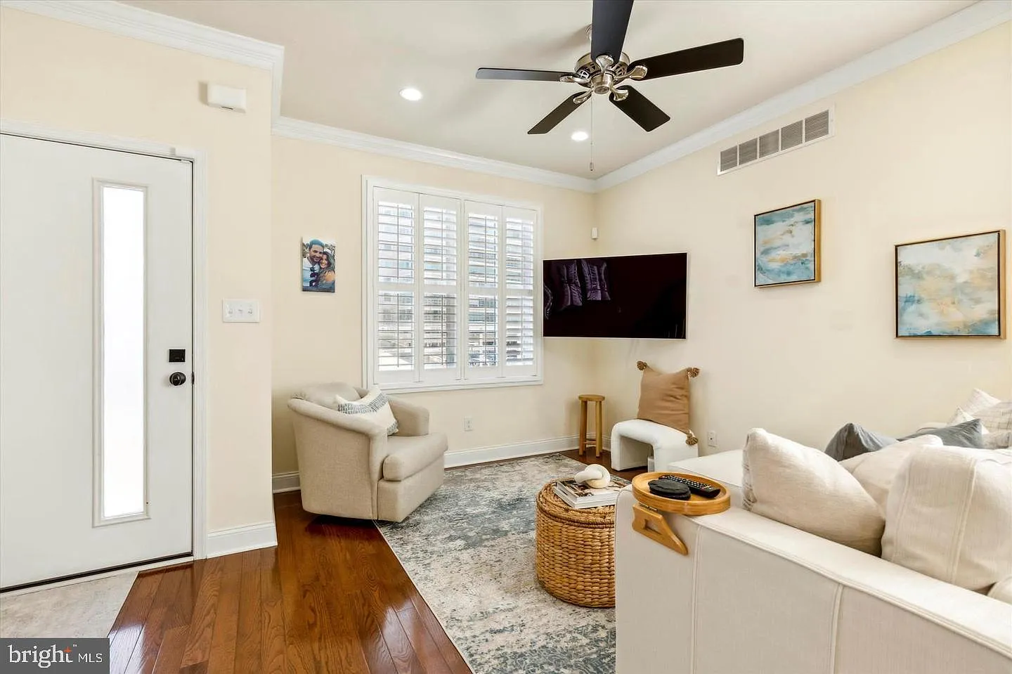 3 bed, 2.5 bath, 1884 sqft, $3,800 — Photo 3