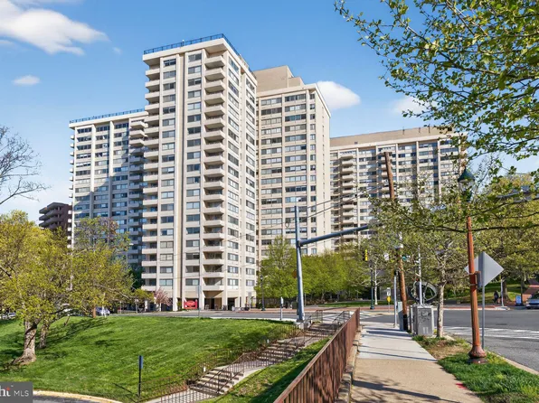 4515 Willard Ave, Chevy Chase, MD