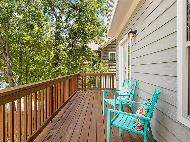 1333 Oakview Rd — Photo 22