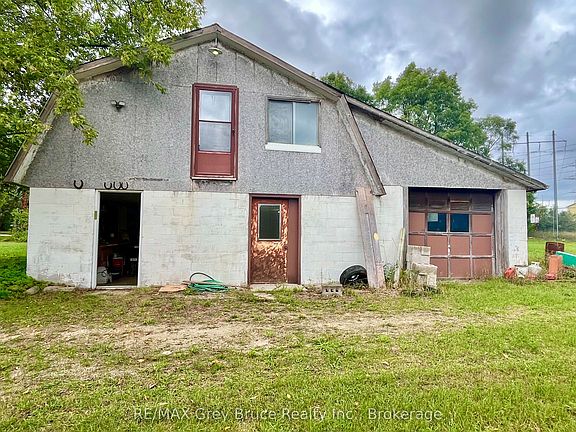 4th image of 1069 7th Ave