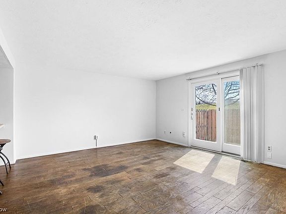 3rd image of 19375 Puritas Ave #20