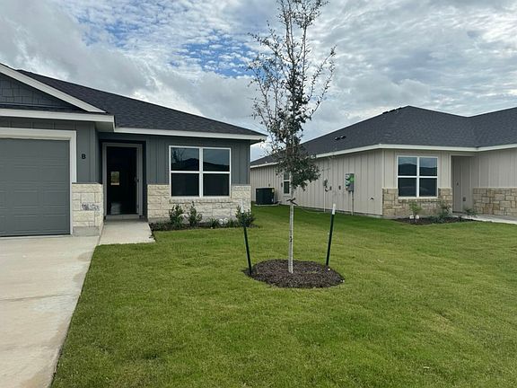 2nd image of 810 Wax Myrtle Ct #B