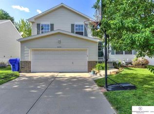 16496 Grant St, Omaha, NE 68116