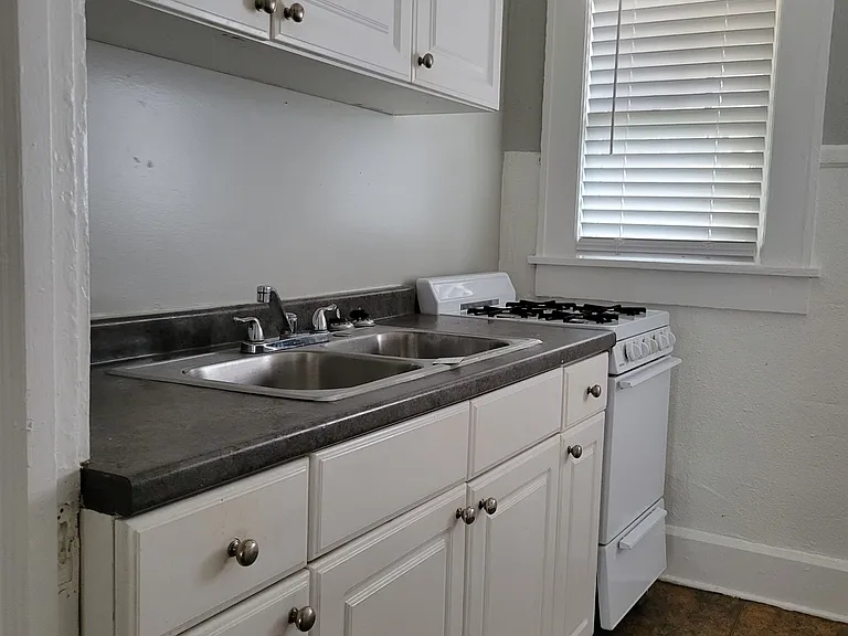 945 6th St N #2 — Photo 8