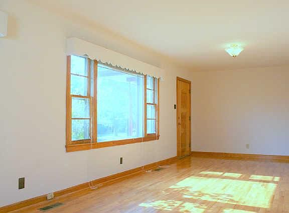 4th image of 407 N College St