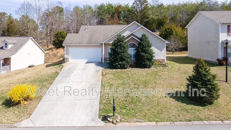 3 bed, 2.0 bath, 1511 sqft, $2,295 — Photo 3