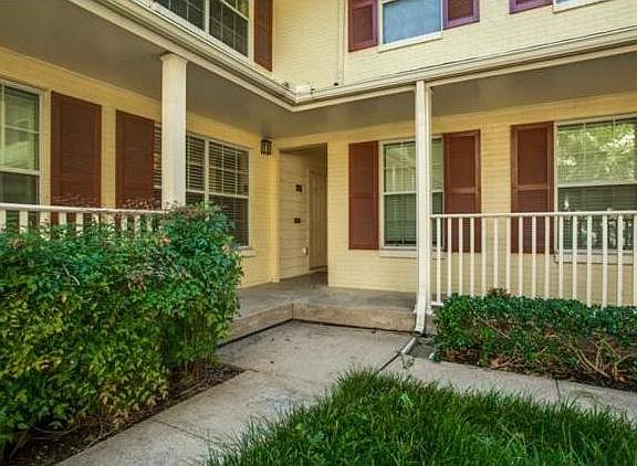4th image of 4704B Bradford Dr