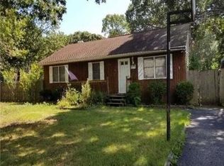 10 Hampton Ave, Mastic, NY 11950