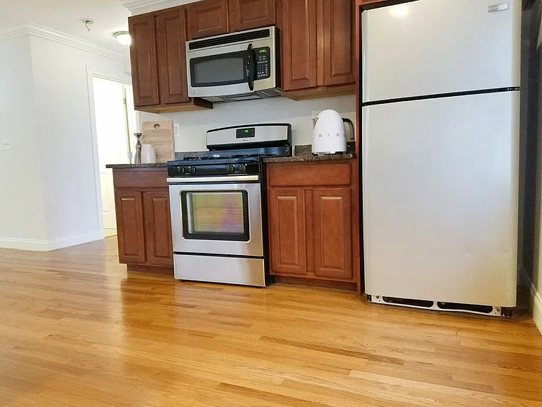 16 Notre Dame St #4 — Photo 5
