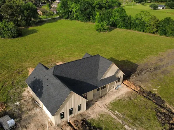 1863 Jones Dr, Alvin, TX 77511