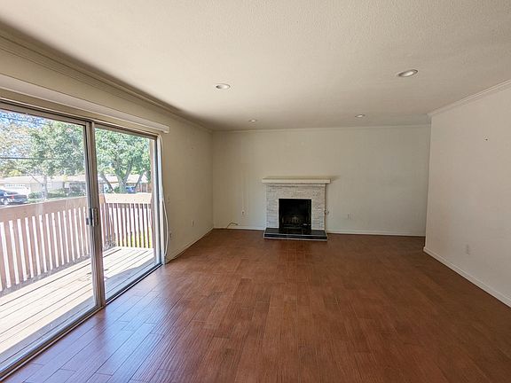 5th image of 1024 Cabrillo Park Dr