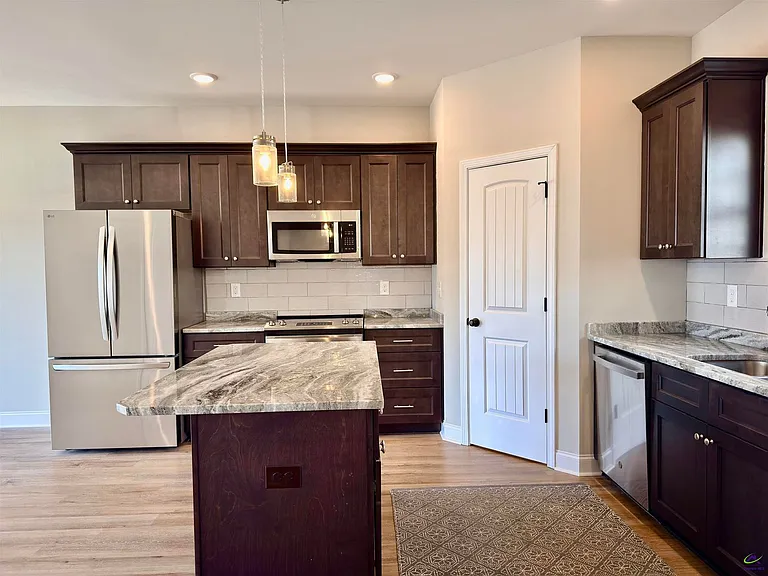 212 Beau Claire Cir — Photo 11