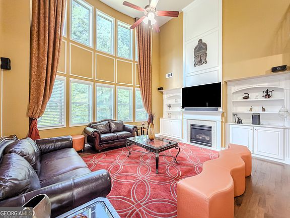 2nd image of 40 Village Green Ct SW