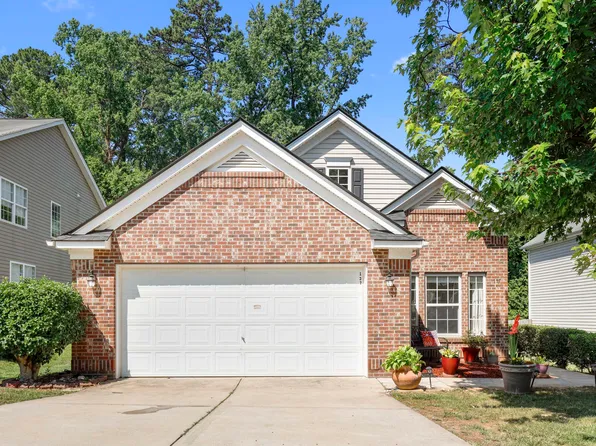 137 Georgetowne Dr, Clayton, NC 27520