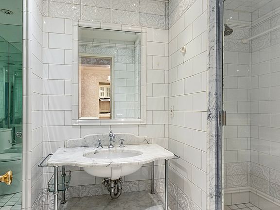 4th image of 1 E 66th St APT 3E