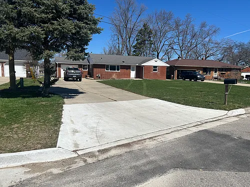 1876 Riviera Dr Photo 1