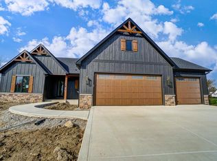 16437 Quarry Blvd, Huntertown, IN