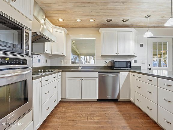 2nd image of 472 CEDAR CREEK Road