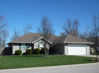 1810 Edgewood Dr, Aurora, MO 65605