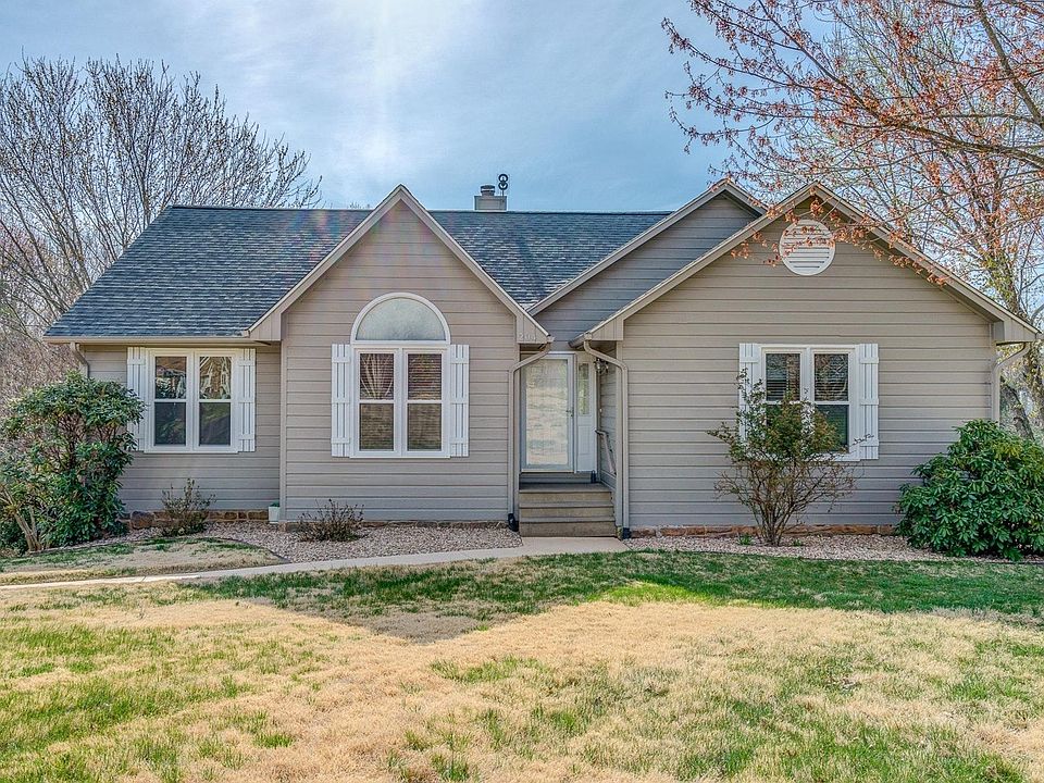 1st image of 204 Windermere Ct
