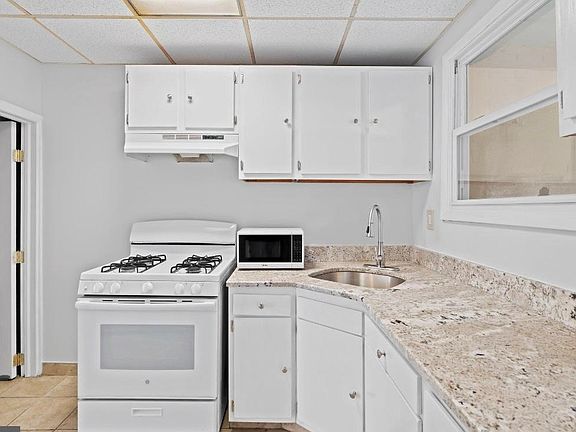 4th image of 1532 S Hollywood St