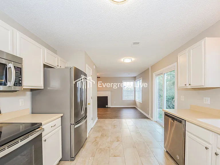 217 Autumn Woods Dr — Photo 4