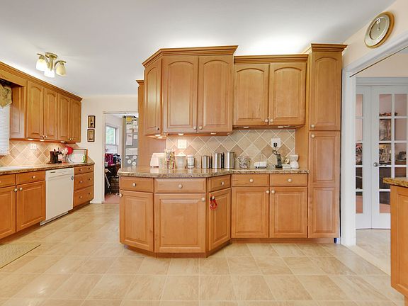 3rd image of 242 Ramapo Ave