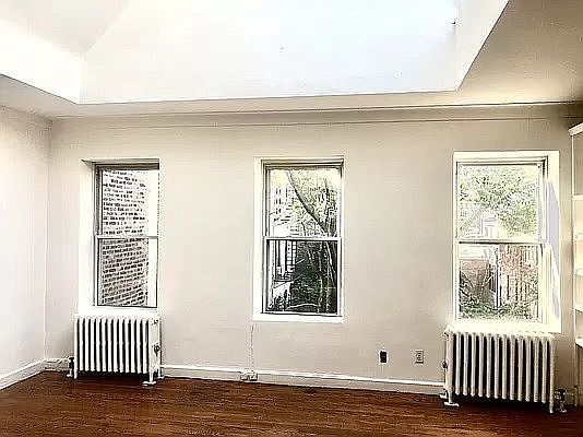 3rd image of 355 6th Ave #4R