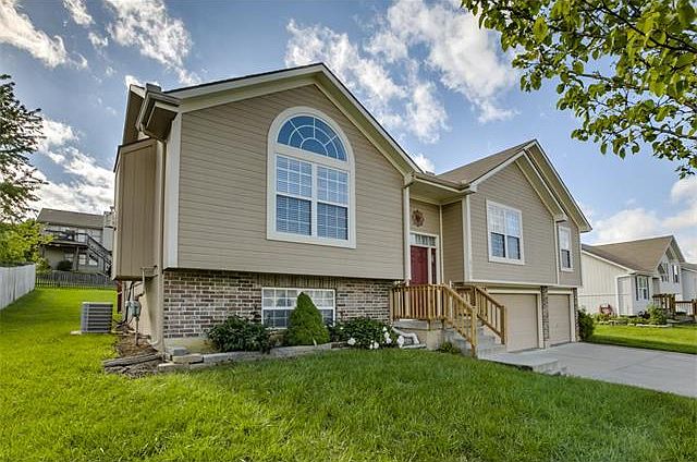 1st image of 800 SW Foxtail Dr