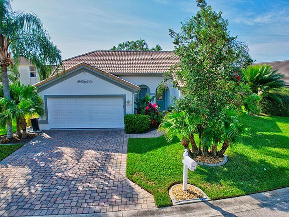 2nd image of 22076 Seashore Cir