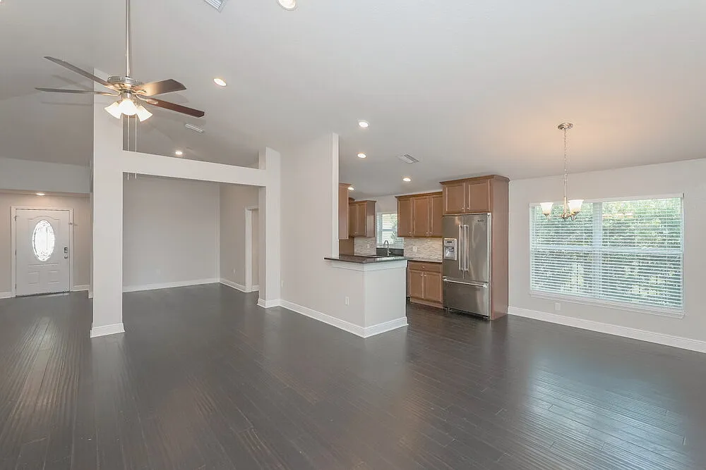 3 bed, 2.0 bath, 1958 sqft, $2,450 — Photo 3