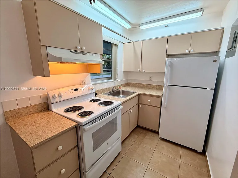 1502 N 57th Ter #1502 — Photo 7